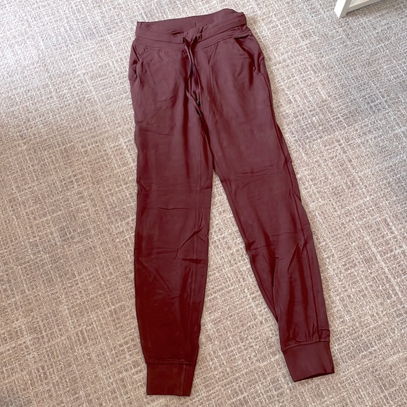 Lululemon Joggers in Java Size 2 - Picture 1 of 4